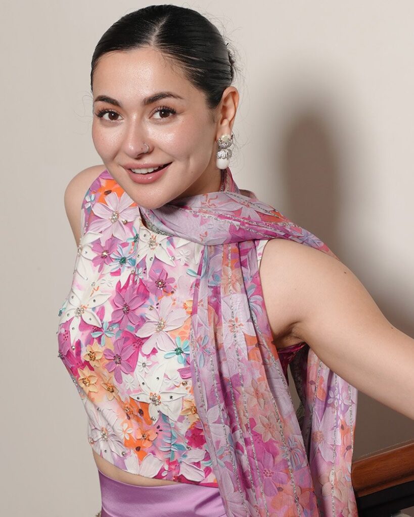 Hania Aamir HD Photos