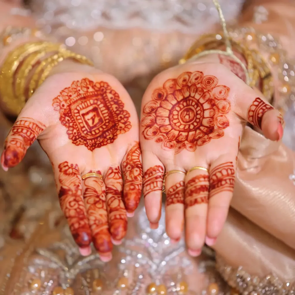 royal finger mehndi design