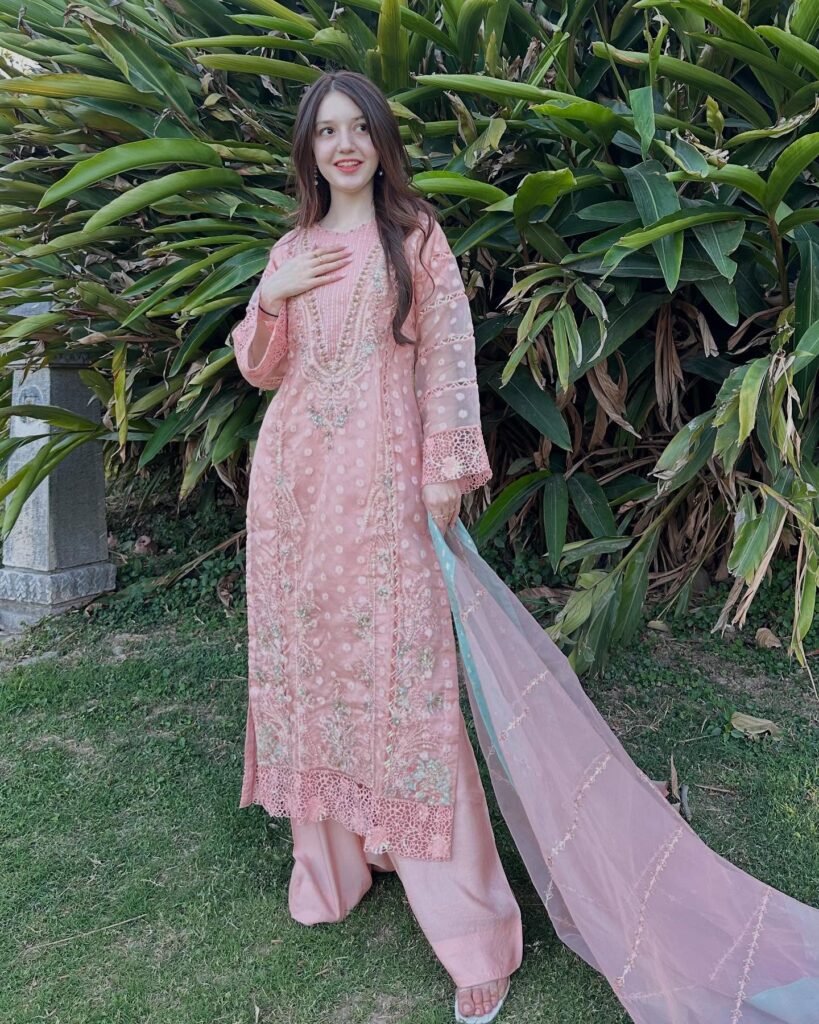sana yousaf age